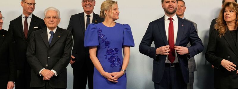 Beim Dinner für Staatsoberhäupter trifft IOC-Präsidentin Kirsty Coventry auch auf US-Vizepräsident JD Vance. - Foto: Luca Bruno/Pool AP/AP/dpa