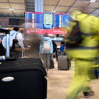 Schon am Donnerstagabend war der Flugverkehr wegen Witterung eingestellt worden. - Foto: Michael Ukas/dpa
