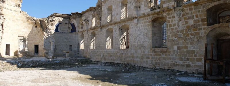 Bis zu sechs Meter hoch türmte sich der Schutt an den Wänden - Foto: Mirjam Schmitt/dpa