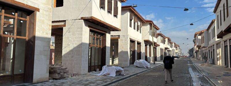 In der Altstadt werden die Häuser im historischen Stil wieder aufgebaut - Foto: Mirjam Schmitt/dpa