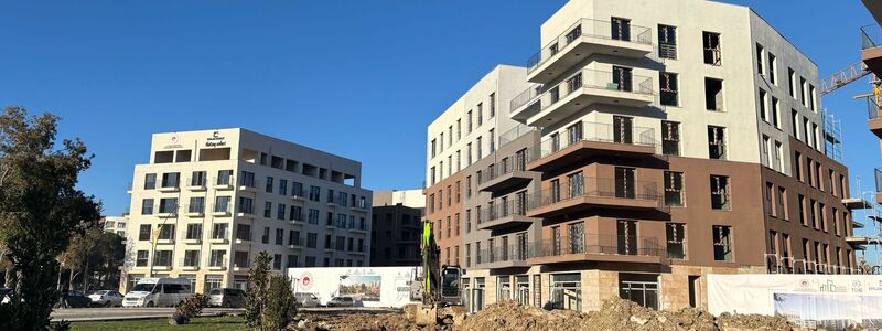 Bald sollen in die Neubauten die ersten Einheimischen einziehen. - Foto: Mirjam Schmitt/dpa