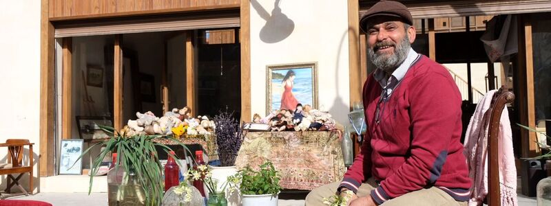 Antiquitätenhändler Serkan Sincan: Trotz Tragödie optimistisch bleiben - Foto: Mirjam Schmitt/dpa