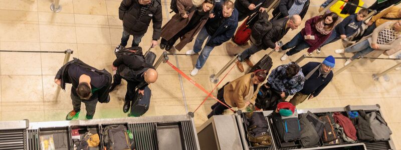 Am Flughafen BER starteten und landeten seit Donnerstagabend keine Maschinen. - Foto: Carsten Koall/dpa