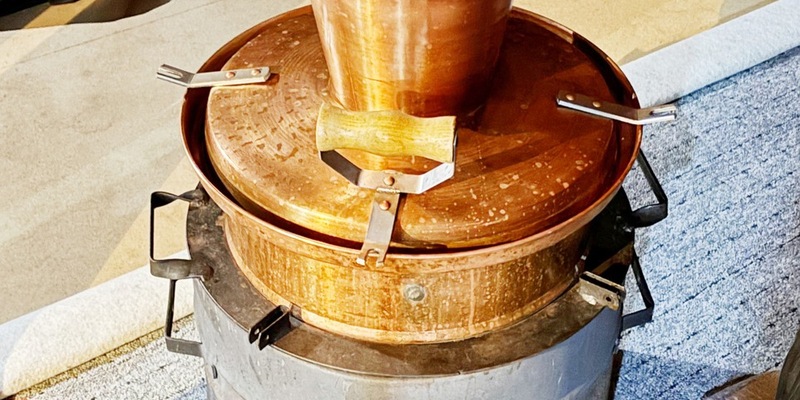 ZOLL-H: ZOLL deckt Schwarzbrennerei in Cloppenburg auf / Zwei Brennanlagen und 60 Liter illegal hergestellter Schnaps beschlagnahmt - Foto: presseportal.de