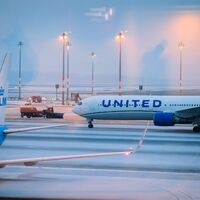 Auch am Freitagmorgen blieb der Flughafen BER dicht. - Foto: Christoph Soeder/dpa