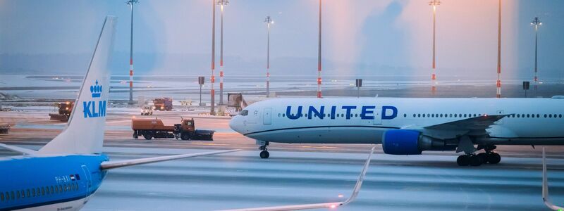 Auch am Freitagmorgen blieb der Flughafen BER dicht. - Foto: Christoph Soeder/dpa