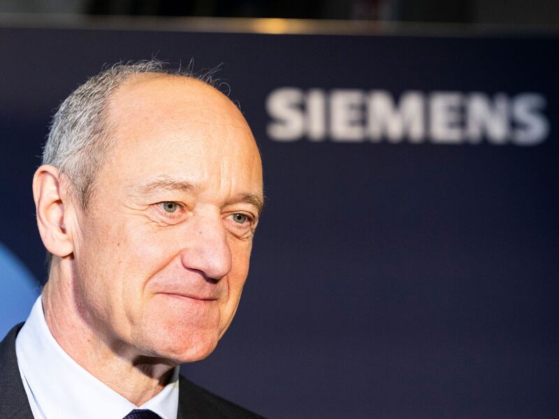 Siemens-Chef Roland Busch kann sich über einen Milliardenauftrag freuen. (Archivbild) - Foto: Michael Matthey/dpa