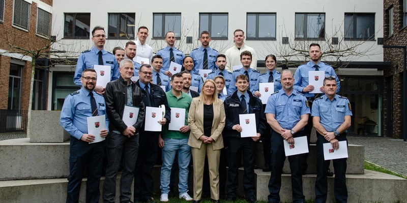 POL-PPTR: Polizeipräsidentin Rakowski zeichnet Beamtinnen und Beamte aus - Foto: presseportal.de