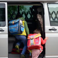 Nach Angaben der DAK sind viele Kinder im Auto noch immer Zigarettenrauch ausgesetzt. (Symbolbild) - Foto: Ralf Hirschberger/dpa-Zentralbild/dpa