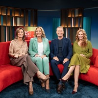 NDR feiert 35 Jahre „DAS! Rote Sofa“: Jubiläumsdoku zeigt Highlights des norddeutschen Kultformats - Foto: presseportal.de