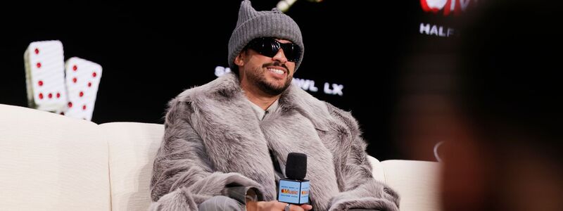 Bad Bunny verzichtet aus Protest gegen die US-Migrationspolitik auf Konzerte in den Staaten – und steht nun ausgerechnet beim Super Bowl im Rampenlicht. - Foto: Brontë Wittpenn/San Francisco Chronicle/AP/dpa