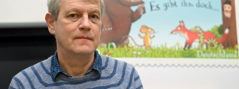 Der deutsche Illustrator Axel Scheffler gab dem weltberühmten Monster vor Jahren sein Gesicht. (Archivbild) - Foto: Henning Kaiser/dpa