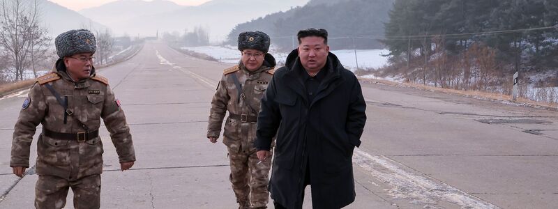 Nordkorea wird wegen des von Machthaber Kim Jong Un geförderten Atomwaffenprogramm mit weitreichenden UN-Sanktionen belegt. (Archivbild) - Foto: Uncredited/KCNA via KNS/AP/dpa