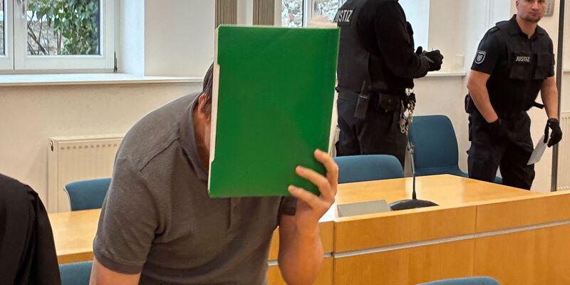 Der frühere Lehrer wurde wegen dutzendfachen Missbrauchs von Schülerinnen zu mehreren Jahren Haft verurteilt.  - Foto: Marie Frech/dpa