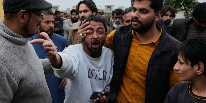 Bei dem Anschlag in Pakistan werden hohe Opferzahlen befürchtet. - Foto: Anjum Naveed/AP/dpa