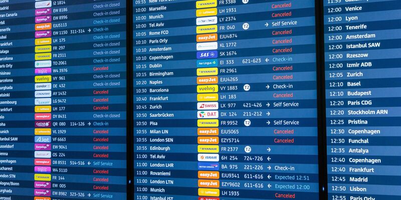 Der Flugbetrieb am BER soll nach einer Unterbrechung wieder starten. - Foto: Carsten Koall/dpa