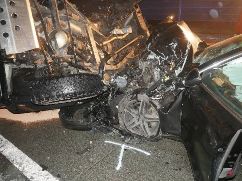 POL-ROW: ++ Schwerer Verkehrsunfall auf der A1 ++ Erneute Graffiti-Schmierereien an öffentlichen Einrichtungen ++ Betrunken mit landwirtschaftlichem Gespann unterwegs ++ - Foto: presseportal.de