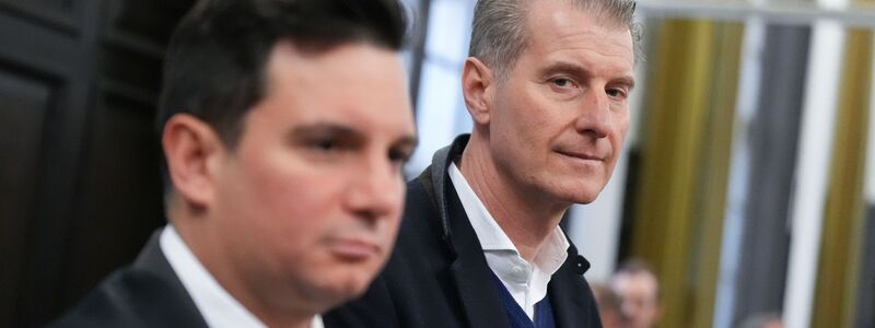 Blocks Ex-Mann Stephan Hensel ist Nebenkläger im Prozess. Hier neben seinem Anwalt Philip von der Meden. - Foto: Marcus Brandt/Pool dpa/dpa