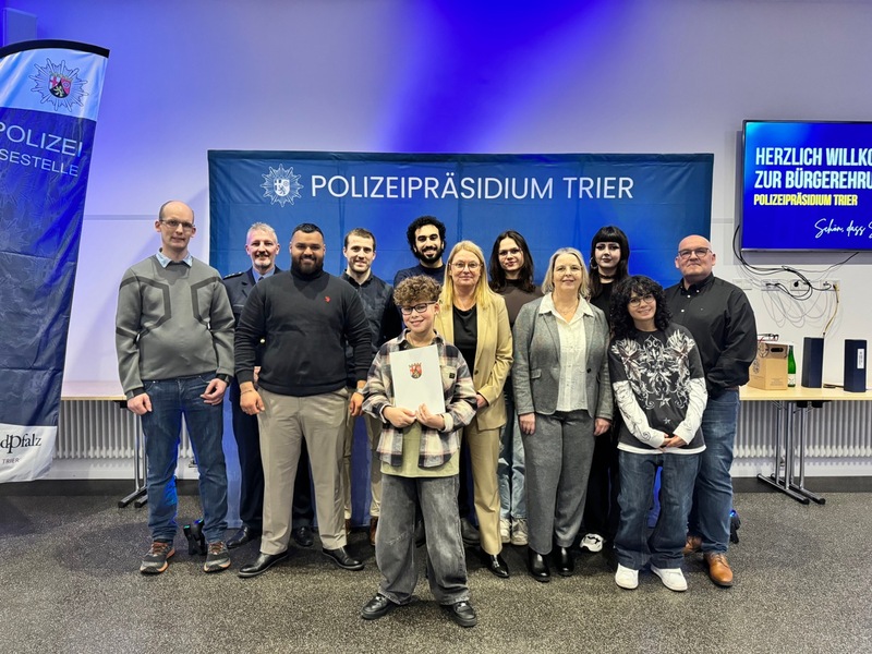 POL-PPTR: Anja Rakowski bedankt sich für hohes Maß an Zivilcourage im Sinne der Kampagne Wer nichts tut, macht mit - Foto: presseportal.de