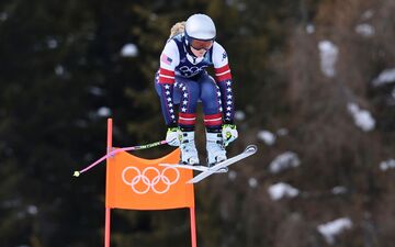 Lindsey Vonn zeigt trotz maladen Knies eine ansprechender Trainingsfahrt in Cortina. - Foto: Marco Trovati/AP/dpa