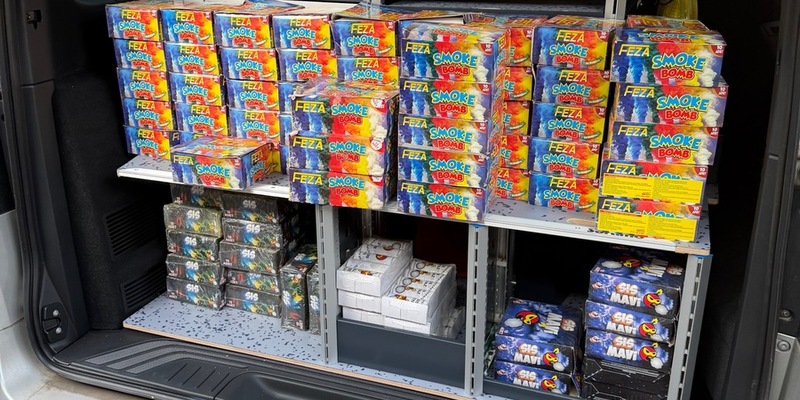 POL-DU: Marxloh: Gewerbekontrolle - Sicherstellung von Pyrotechnik - Foto: presseportal.de