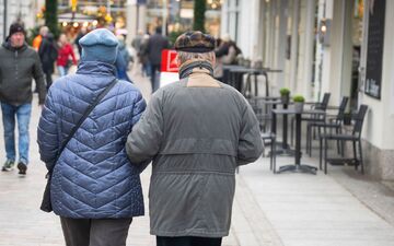 Nur eine Baustelle in der aktuellen Reformdebatte: die Rente. (Illustration) - Foto: Philip Dulian/dpa