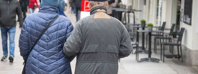 Nur eine Baustelle in der aktuellen Reformdebatte: die Rente. (Illustration) - Foto: Philip Dulian/dpa