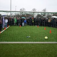 In Dormagen nehmen die Menschen Abschied von Yosef. - Foto: Federico Gambarini/dpa