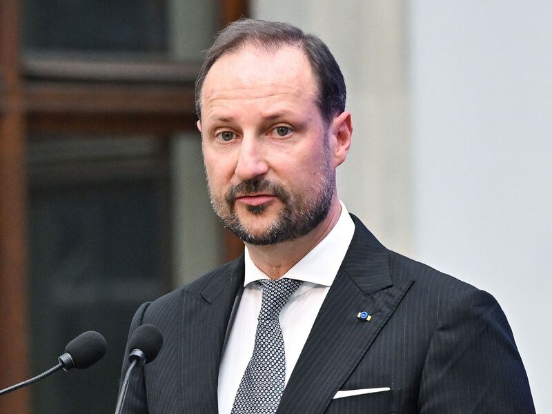 Selten stand die norwegische Königsfamilie so in der Kritik wie jetzt. Kronprinz Haakon will für seine Familie da sein. - Foto: Radek Pietruszka/PAP/dpa