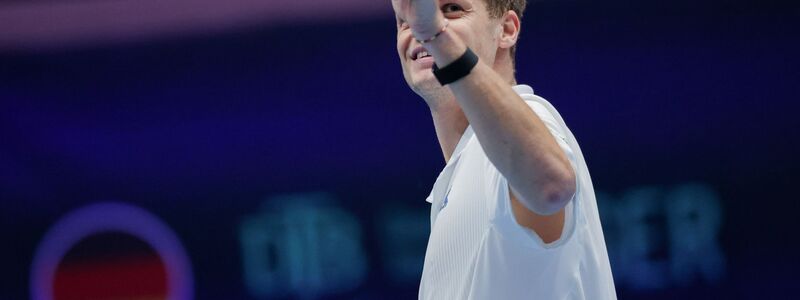 Yannick Hanfmann freute sich über seinen Sieg in der Begegnung mit Peru. - Foto: Rolf Vennenbernd/dpa