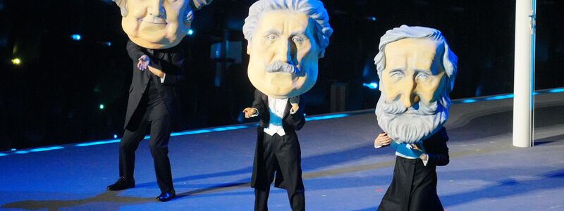 Tänzer mit Masken würdigten die italienischen Komponisten Giuseppe Verdi, Giacomo Puccini und Gioachino Rossini. - Foto: Michael Kappeler/dpa