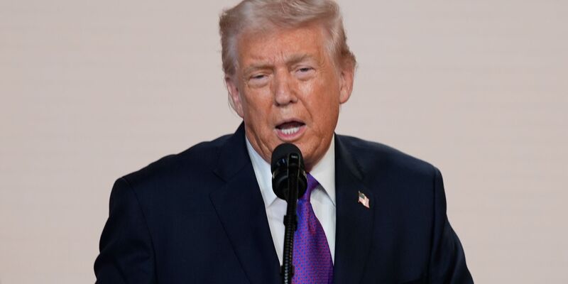 Vor dem Hintergrund der jüngsten Verhandlungen mit dem Iran erhöht der US-Präsident den Druck. (Archivbild) - Foto: Alex Brandon/AP/dpa