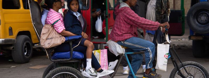 Aufgrund der Krise steigen viele Kubaner auf Fahrradtaxis um.  - Foto: Ramon Espinosa/AP/dpa