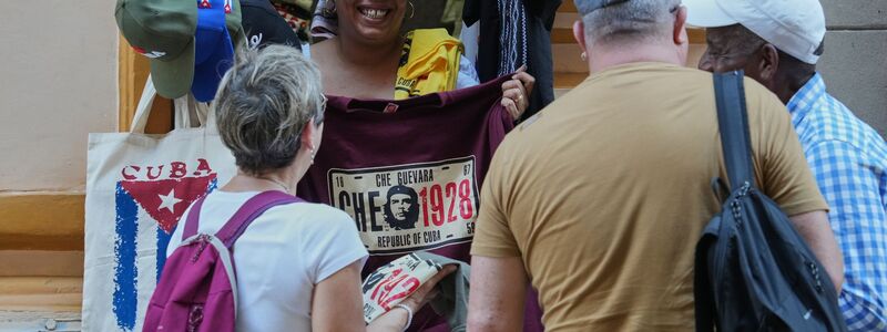 Die Tourismusbranche ist in Kuba in den letzten Jahren stark geschrumpft. (Archivbild)  - Foto: Ramon Espinosa/AP/dpa