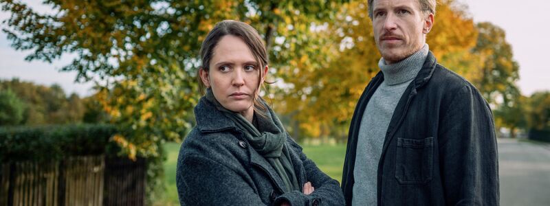 Murphy und Herbst scheinen Gefallen aneinander zu finden, doch beide bringen einiges an emotionalem Gepäck mit.  - Foto: Adrian Gross/ZDF/dpa