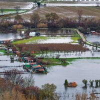 Nach einer ganzen Serie von Winterstürmen stehen in Teilen Portugals und wie hier in der spanischen Extremadura weite Landstriche unter Wasser. - Foto: Carlos Criado/EUROPA PRESS/dpa