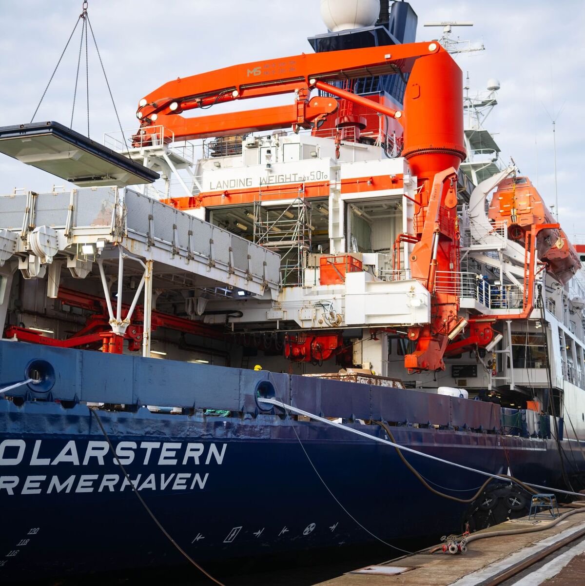 Das Forschungsschiff «Polarstern» startet aus dem chilenischen Punta Arenas zu einer Expedition in das antarktische Weddellmeer. (Archivbild) - Foto: Sina Schuldt/dpa