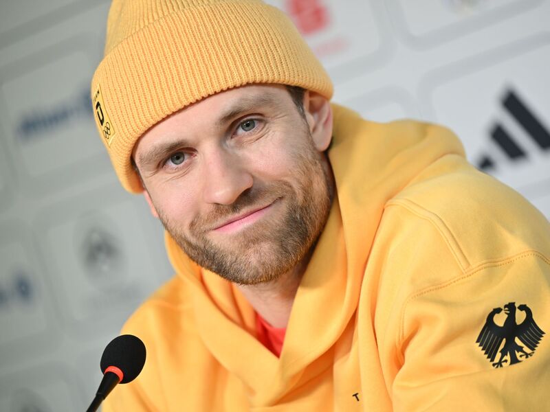 Leon Draisaitl lehnt die Superstar-Rolle im deutschen Eishockeyteam ab. - Foto: Peter Kneffel/dpa