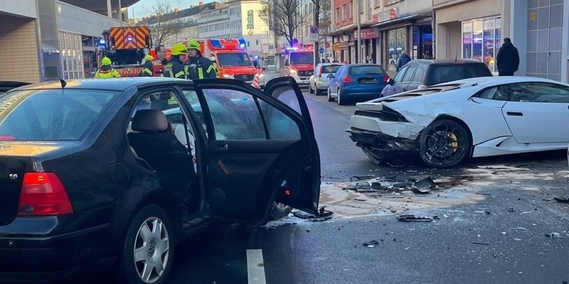 POL-MG: Verkehrsunfall auf der Limitenstraße - Nachtragsmeldung - Foto: presseportal.de