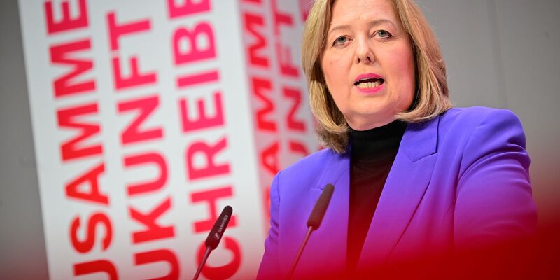 SPD-Chefin Bas kritisiert, der Sozialstaat werde als Bremsklotz diffamiert.  - Foto: Sebastian Gollnow/dpa