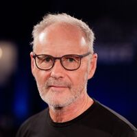 Der Moderator, Musiker und Autor Reinhold Beckmann hat wegen eines Wasserschadens sein Zuhause in Hamburg verloren. (Archivbild) - Foto: Rolf Vennenbernd/dpa