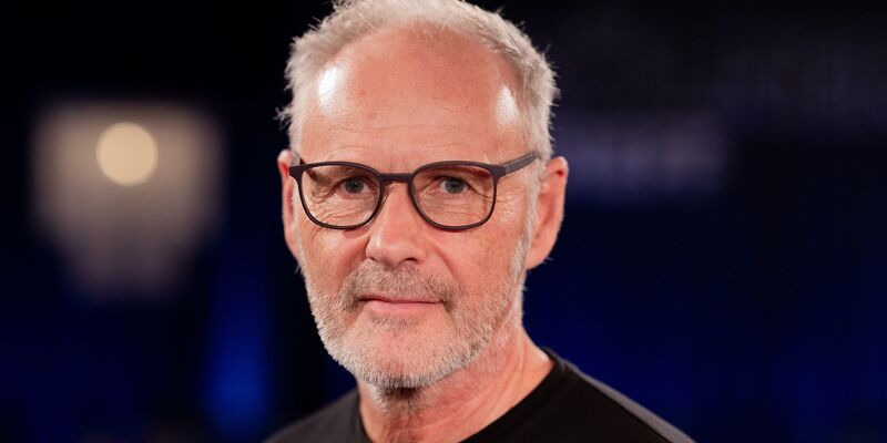 Der Moderator, Musiker und Autor Reinhold Beckmann hat wegen eines Wasserschadens sein Zuhause in Hamburg verloren. (Archivbild) - Foto: Rolf Vennenbernd/dpa