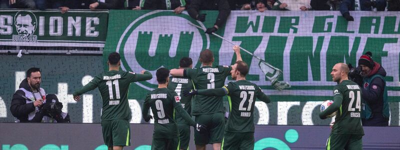 Nach dem Ausgleich herrscht Hoffnung beim VfL. - Foto: David Inderlied/dpa