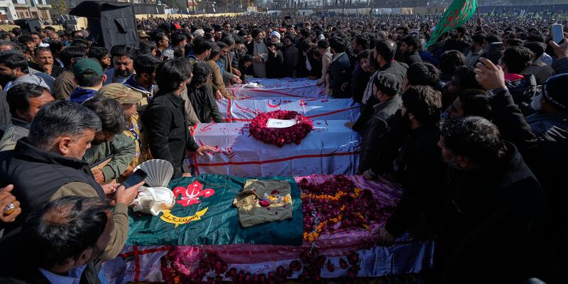 Nach Angaben aus Pakistan wurde der tödliche Anschlag im Nachbarland Afghanistan geplant. Der IS hatte die Tat für sich reklamiert.  - Foto: Anjum Naveed/AP/dpa