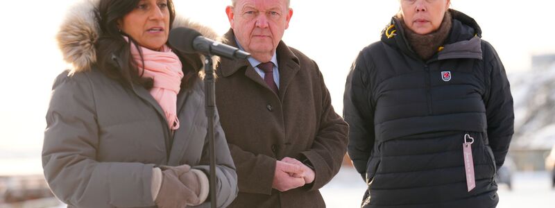Dänemarks Außenminister Lars Løkke Rasmussen, hier mit seinen Amtskolleginnen aus Kanada (l) und Grönland (r), glaubt an eine Einigung mit den USA. - Foto: Ida Marie Odgaard/Ritzau Scanpix Foto/AP/dpa