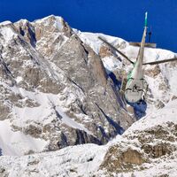 Die Bergwacht musste in Norditalien zu mehreren Lawinenabgängen ausrücken. (Symbolbild) - Foto: Thierry Pronesti/ANSA/AP/dpa