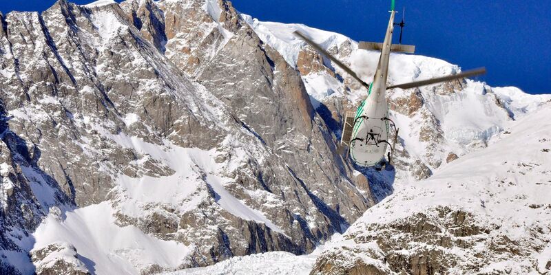 Die Bergwacht musste in Norditalien zu mehreren Lawinenabgängen ausrücken. (Symbolbild) - Foto: Thierry Pronesti/ANSA/AP/dpa