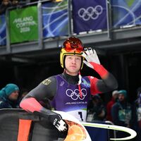 Max Langenhan liegt zur Halbzeit der Rodelrennen af Goldkurs - und das trotz einem steifen Hals. - Foto: Robert Michael/dpa