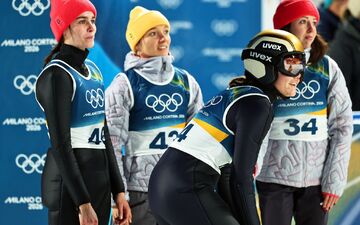 Die deutschen Skispringerinnen verpassten die erhoffte Medaille. - Foto: Daniel Karmann/dpa