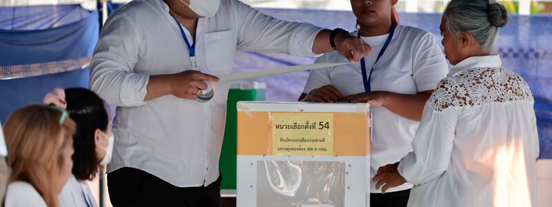 Zusammen mit der Wahl findet auch ein Referendum statt.  - Foto: Wason Wanichakorn/AP/dpa